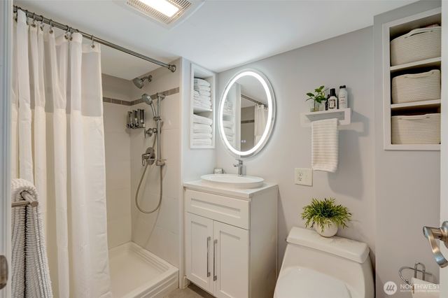 10045 9th Avenue SW, Seattle, WA 98146