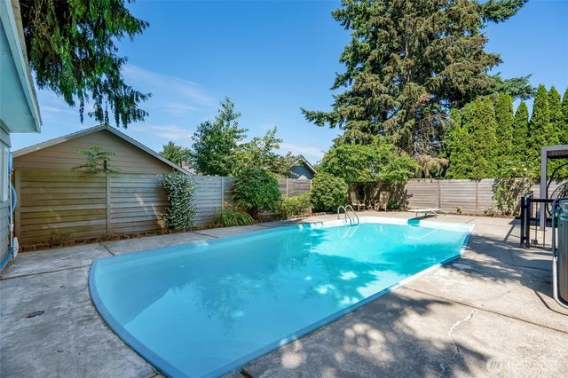 10045 9th Avenue SW, Seattle, WA 98146