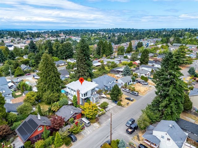 10045 9th Avenue SW, Seattle, WA 98146