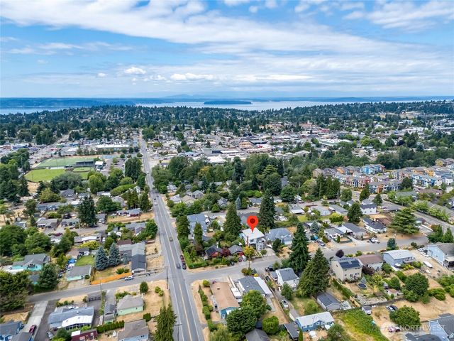 10045 9th Avenue SW, Seattle, WA 98146