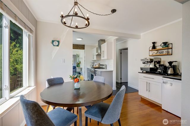 10045 9th Avenue SW, Seattle, WA 98146