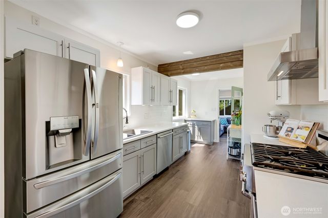 10045 9th Avenue SW, Seattle, WA 98146