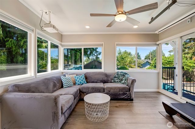 10045 9th Avenue SW, Seattle, WA 98146