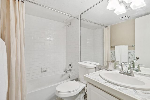 5916 Sandhurst Lane 226, Dallas, TX 75206