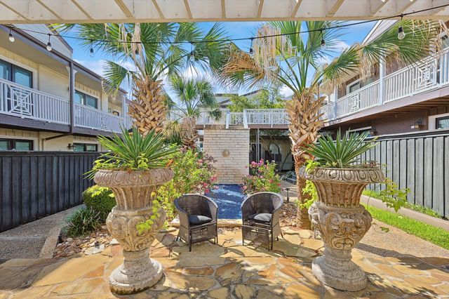 5916 Sandhurst Lane 226, Dallas, TX 75206