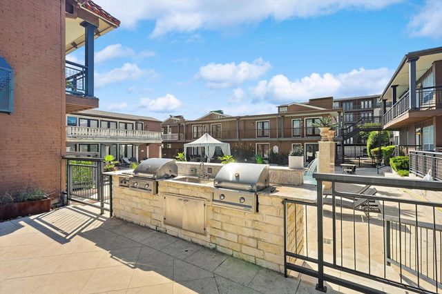 5916 Sandhurst Lane 226, Dallas, TX 75206