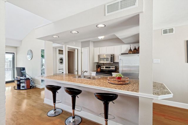 5916 Sandhurst Lane 226, Dallas, TX 75206