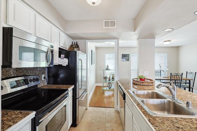 5916 Sandhurst Lane 226, Dallas, TX 75206