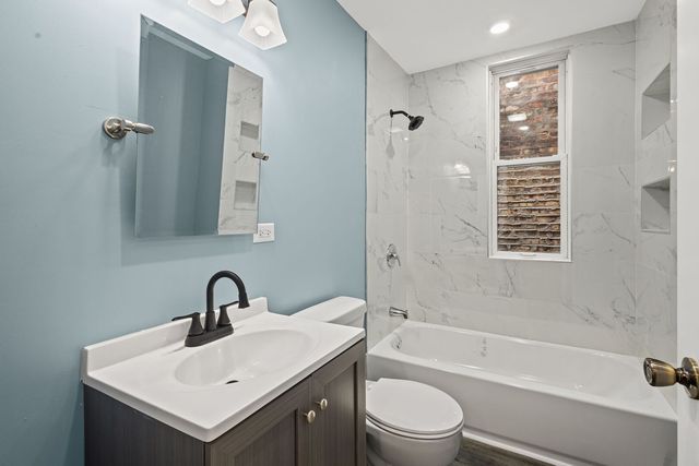 4025 W Adams Street, Chicago, IL 60624