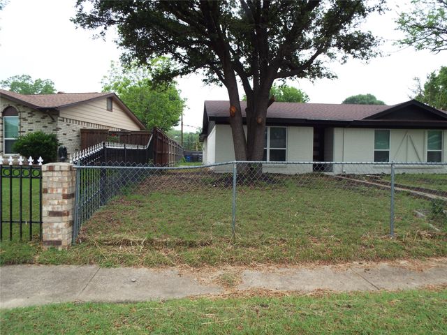 8949 Shorelark Drive, Dallas, TX 75217