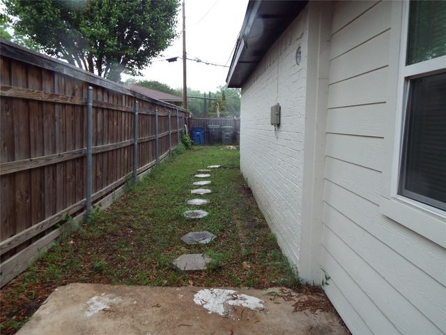 8949 Shorelark Drive, Dallas, TX 75217