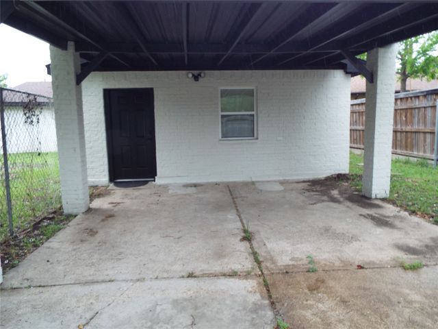 8949 Shorelark Drive, Dallas, TX 75217