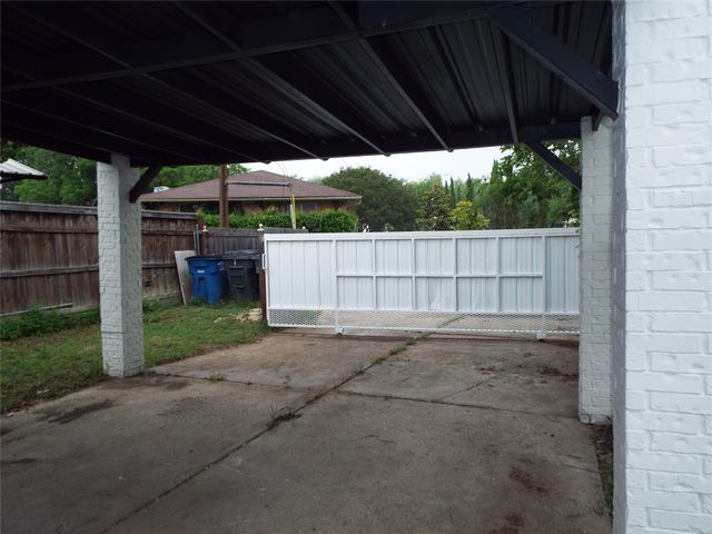 8949 Shorelark Drive, Dallas, TX 75217