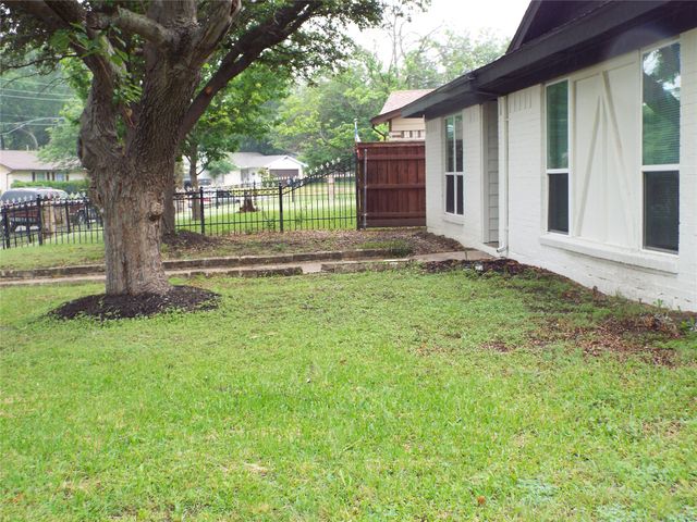 8949 Shorelark Drive, Dallas, TX 75217