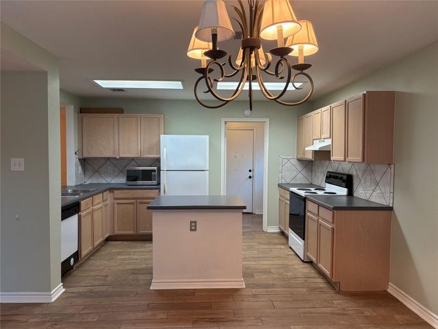 88 Elm Hill CT, San Marcos, TX 78666