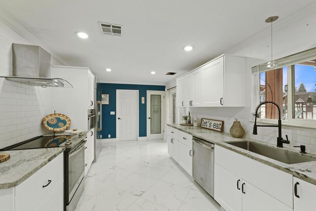 1754 Carignane Way, Escalon, CA 95320