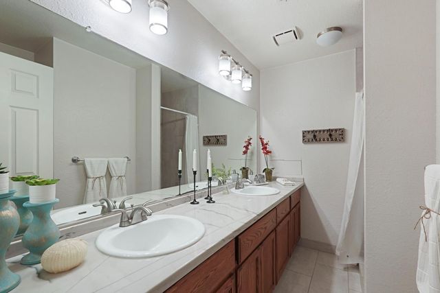 1754 Carignane Way, Escalon, CA 95320