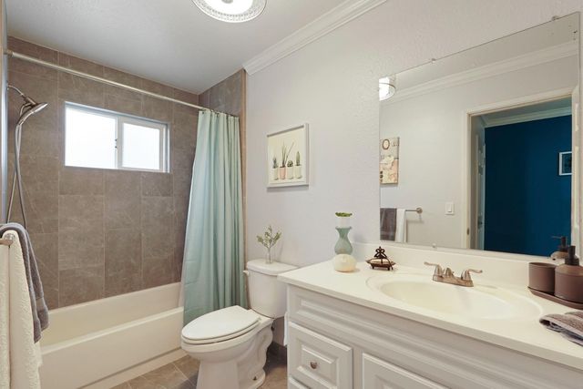 1754 Carignane Way, Escalon, CA 95320