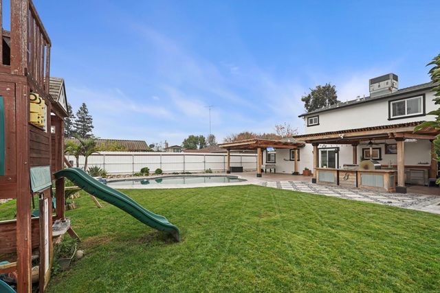 1754 Carignane Way, Escalon, CA 95320