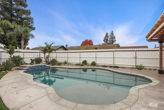 1754 Carignane Way, Escalon, CA 95320