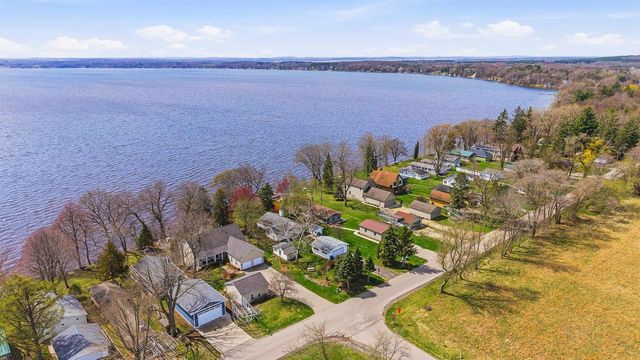 W3403 Orchard Avenue, Green Lake, WI 54941