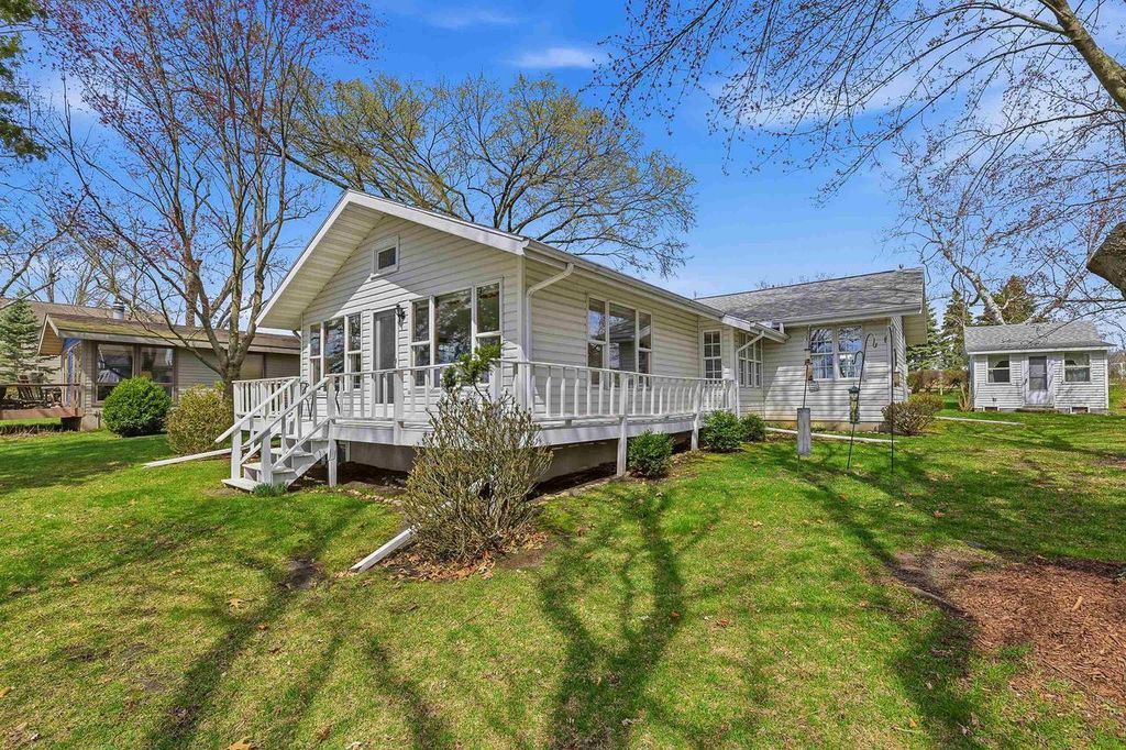 W3403 Orchard Avenue, Green Lake, WI 54941