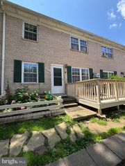 9579 HAGEL CIR #16/E, Lorton, VA 22079
