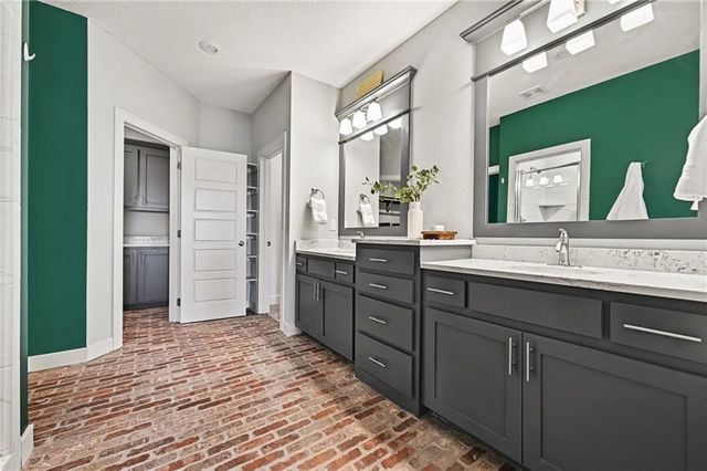 19610 W 115th Court, Olathe, KS 66061