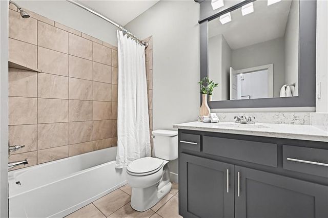 19610 W 115th Court, Olathe, KS 66061