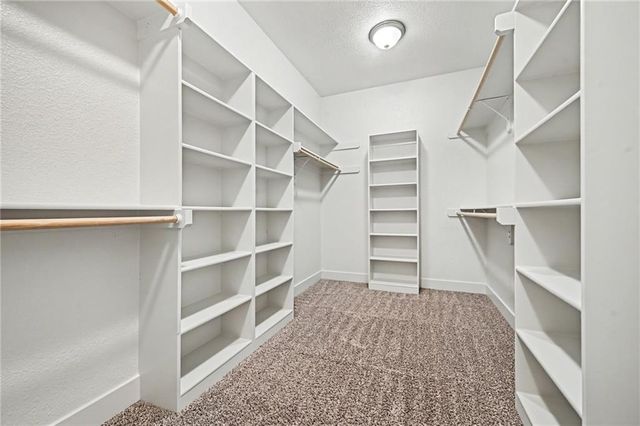 19610 W 115th Court, Olathe, KS 66061