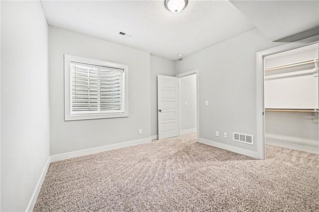 19610 W 115th Court, Olathe, KS 66061