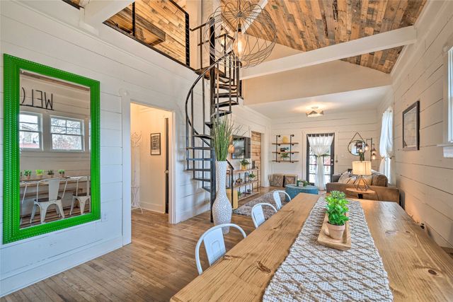 1460 W Allen Avenue, Fort Worth, TX 76110