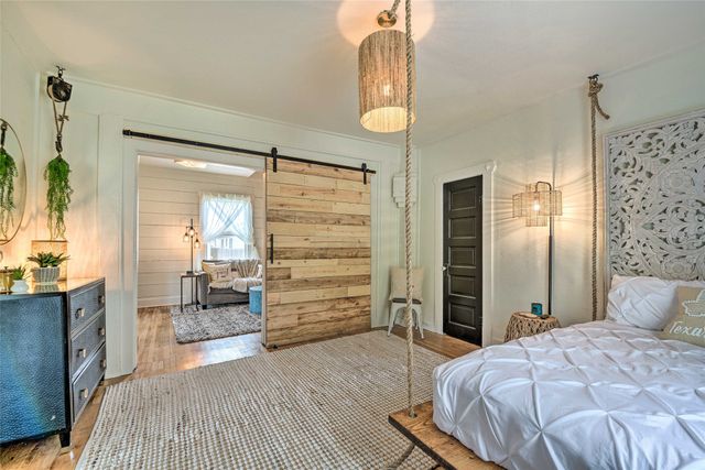 1460 W Allen Avenue, Fort Worth, TX 76110