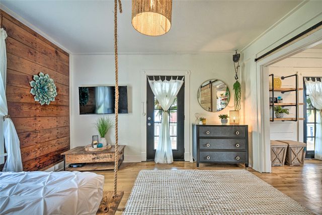 1460 W Allen Avenue, Fort Worth, TX 76110