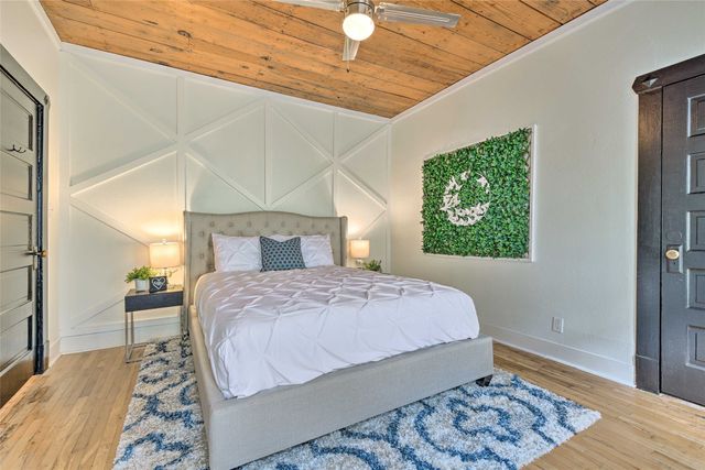 1460 W Allen Avenue, Fort Worth, TX 76110