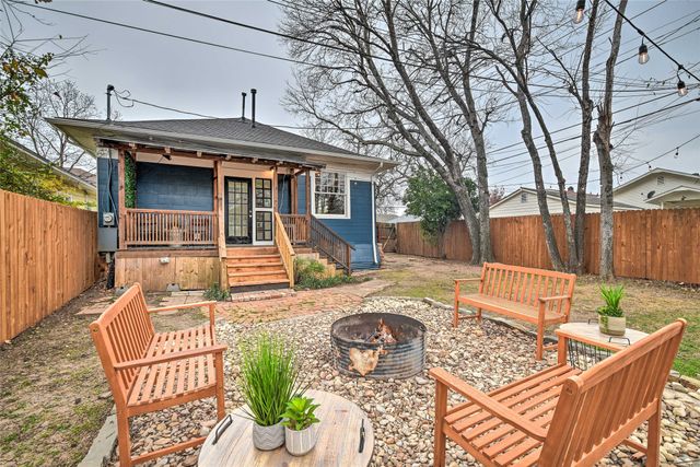 1460 W Allen Avenue, Fort Worth, TX 76110