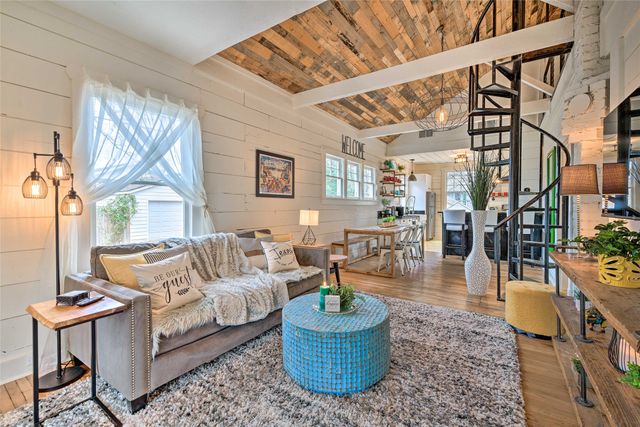 1460 W Allen Avenue, Fort Worth, TX 76110