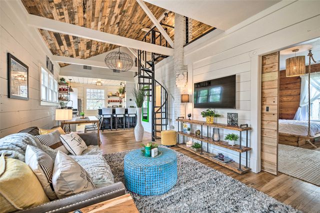 1460 W Allen Avenue, Fort Worth, TX 76110