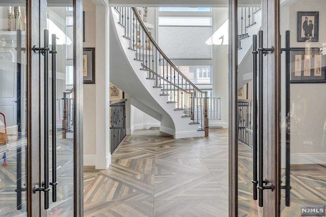 661 Hudson Terrace, Cliffside Park, NJ 07010