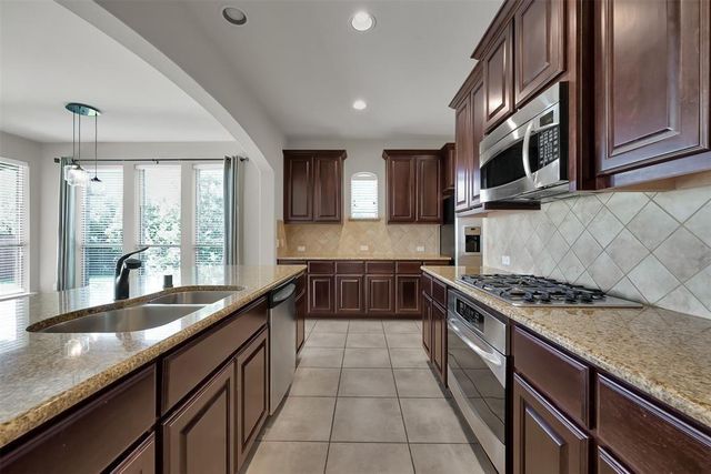 2 Maitland Court, The Woodlands, TX 77354