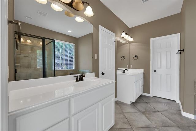 2 Maitland Court, The Woodlands, TX 77354