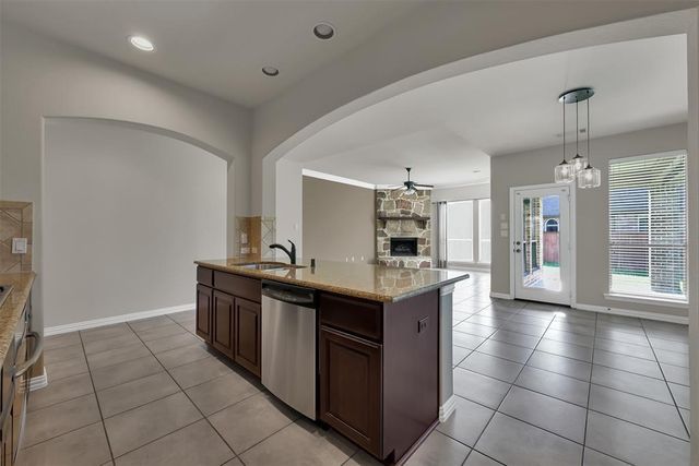 2 Maitland Court, The Woodlands, TX 77354