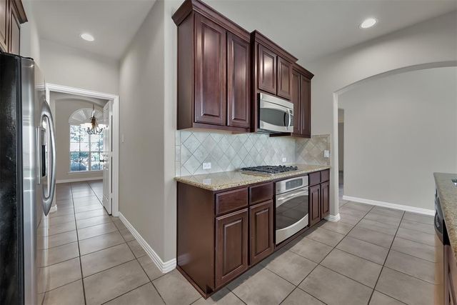 2 Maitland Court, The Woodlands, TX 77354