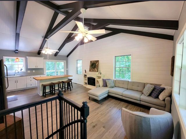 1377 Four Seasons Dr, Smithville, TN 37166