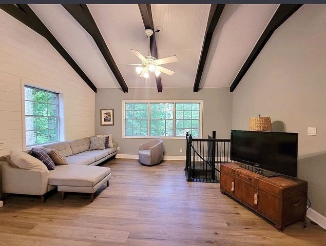 1377 Four Seasons Dr, Smithville, TN 37166