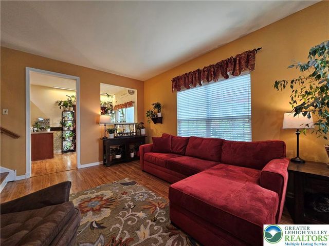 127 Willow Drive, Palmer Twp, PA 18045