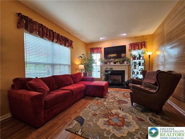 127 Willow Drive, Palmer Twp, PA 18045