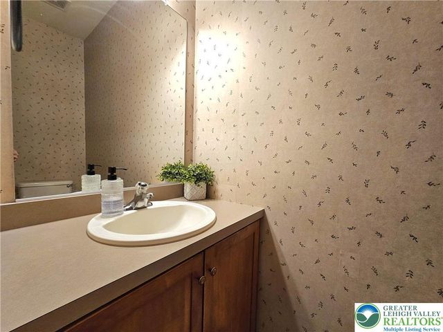 127 Willow Drive, Palmer Twp, PA 18045