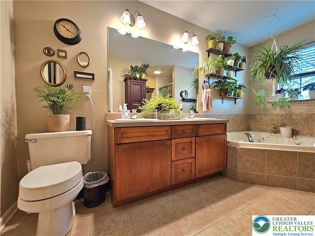 127 Willow Drive, Palmer Twp, PA 18045