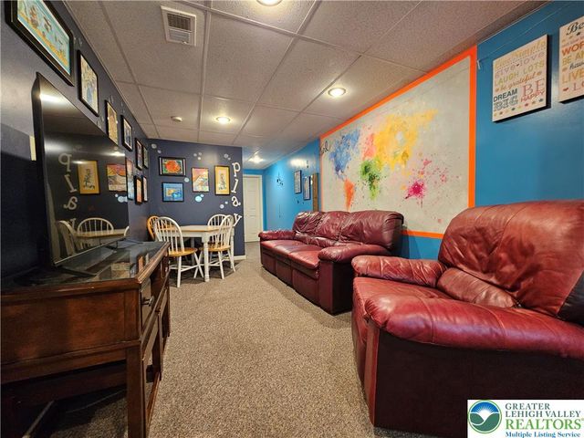 127 Willow Drive, Palmer Twp, PA 18045
